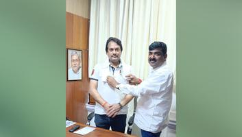 संजय कुमार - युवा जदयू के पूर्व राष्ट्रीय सचिव व उत्तर प्रदेश प्रभारी श्री अशोक पटेल से हुई मुलाकात