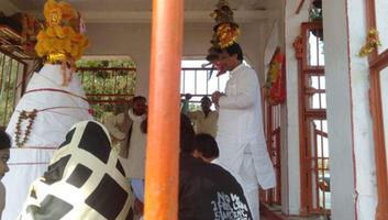 संजय कुमार - मडिहान विधान सभा जनसम्पर्क अभियान के दौरान "बेचू बीर बाबा" के दर्शन का मिला सौभाग्य